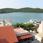 Mila 3* Tisno