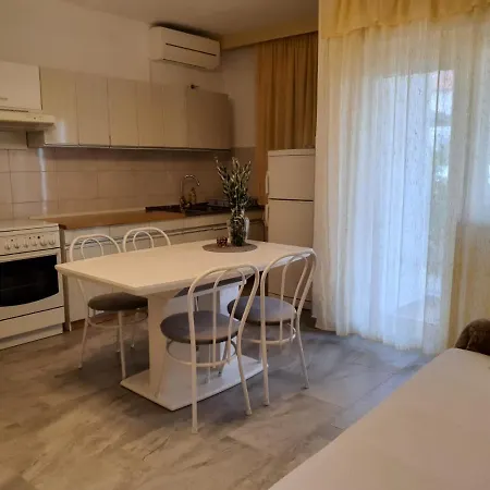Konukevi Mila 3*