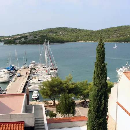 Mila 3* Tisno