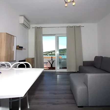 Mila Gostinjska kuća Tisno